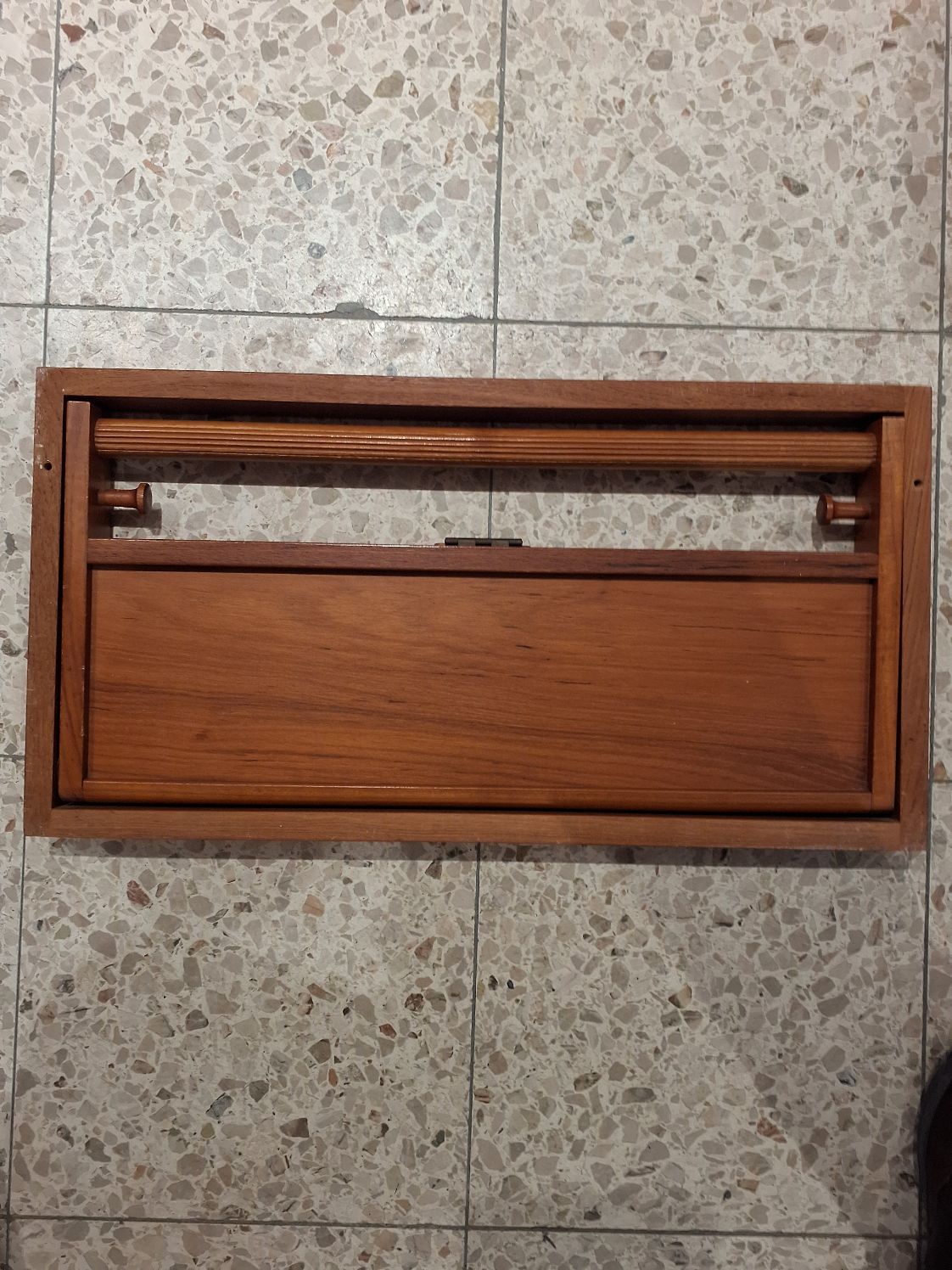 Mand - bøjle med ophæng, teakvæg